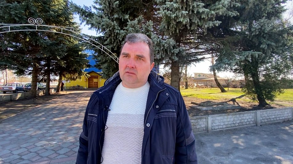 Витратили до пів мільйона гривень: на Чернігівщині багатодітна родина відбудовує будинок, що згорів під час бойових дій