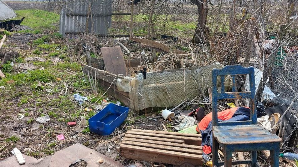 Жили в покинутих хатах, позабирали телефони — мешканці сіл на Сумщині про прихід військових РФ