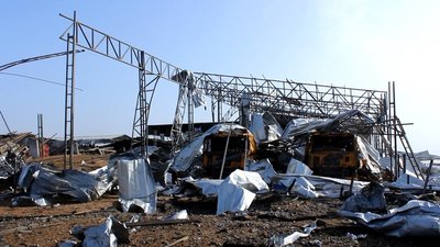 Зруйновані зерносховища і понівічена техніка - результат обстрілу росіянами с. Пологи на Сумщині Зруйновані зерносховища і понівічена техніка - результат обстрілу росіянами с. Пологи на Сумщині
