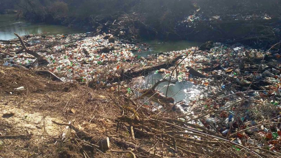 45-метровий сміттєвий затор виявили під час обстеження на річці Боржава