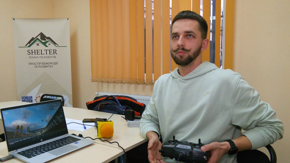 Як в Івано-Франківську проходять курси з конструювання та пілотування дронами