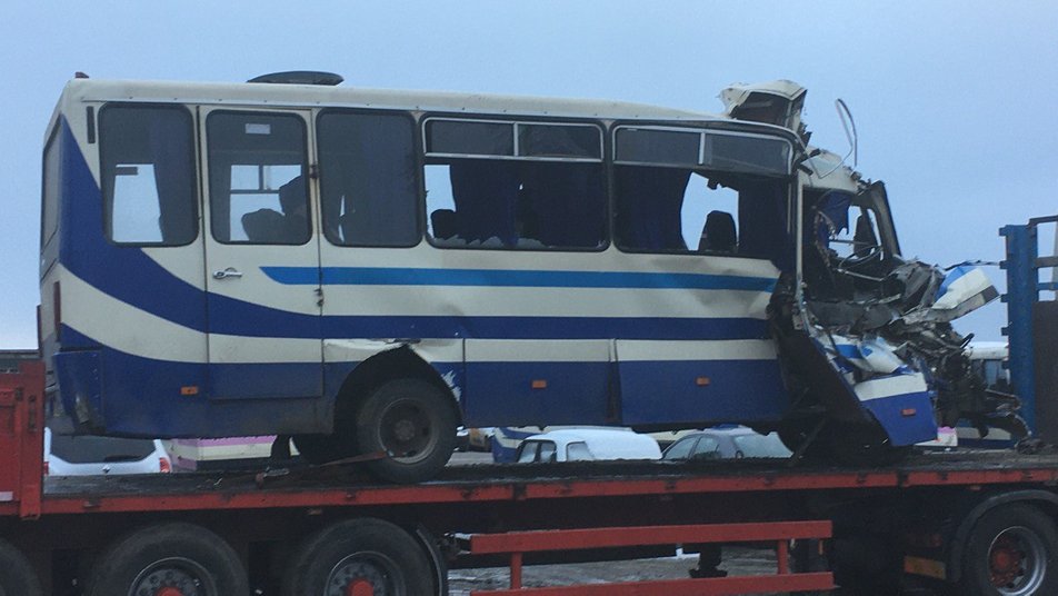 Стан травмованих та коментар водія вантажівки: подробиці аварії з рейсовим автобусом на Волині