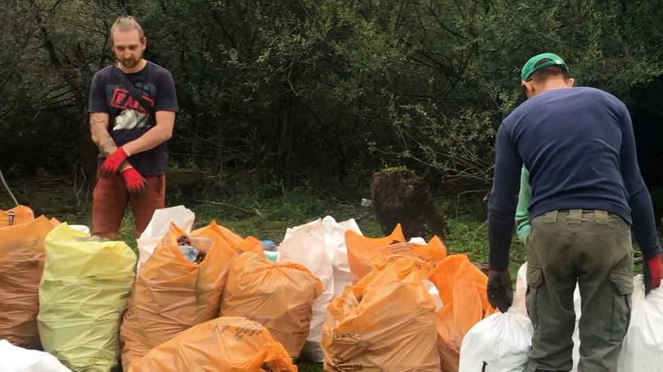 Прибирали береги Вільшанського водосховища: понад 120 людей взяли участь у 16-у екопікніку на Закарпатті