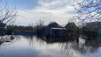 "Річки стали фортифікаційними спорудами". Природа, війна, безгосподарність – експерт розповів про причини повені