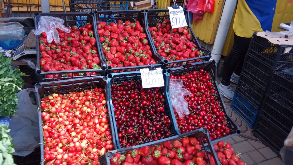 Дорога ягода: скільки коштує полуниця у Житомирі