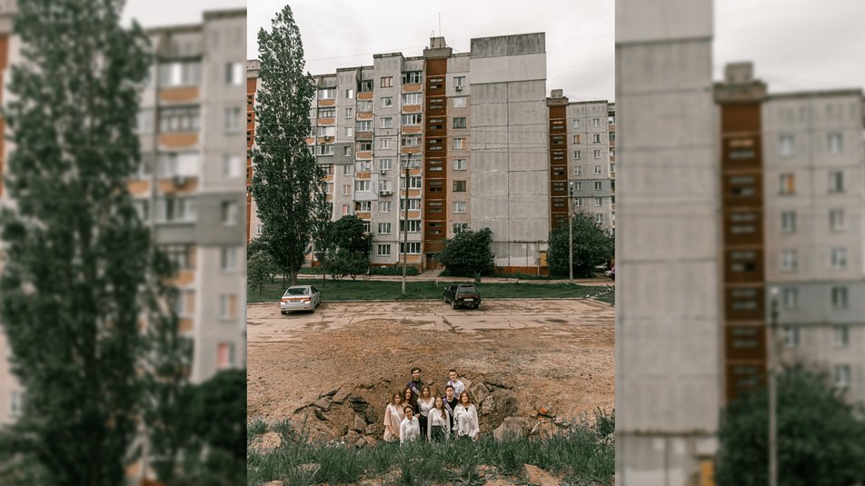 Фотограф з Івано-Франківська відзняв випускників на руїнах Чернігова