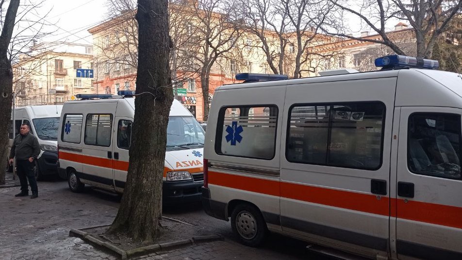 Тернопільські волонтери відправили на передову два автомобілі швидкої допомоги