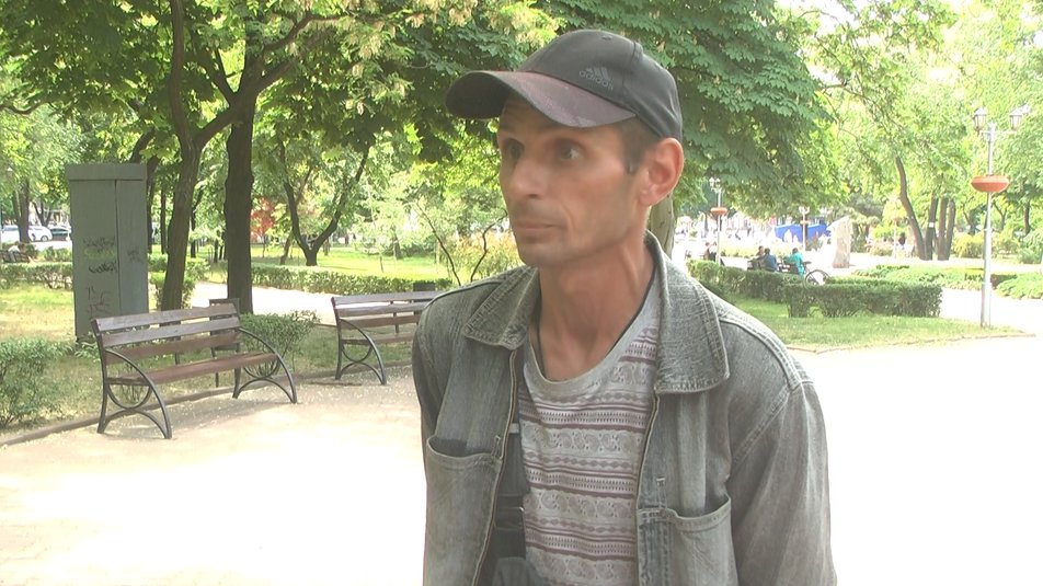 Из Мелитополя в Запорожье пешком пришел мужчина с ВИЧ-положительным статусом (фото)