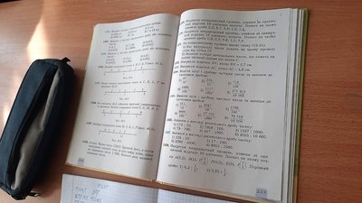 П’ятикласники Кіровоградщини отримали підручники з математики. До цього пів року навчалися за електронними книгами