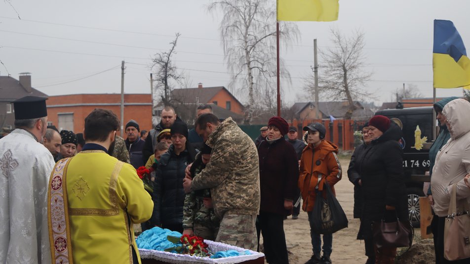 В Охтирці на Сумщині поховали загиблого військового Дмитра Барвінка