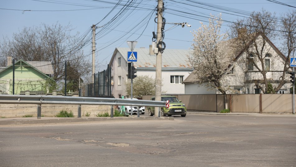 У Чернівцях проводять поточний ремонт дороги на вулиці Винниченка за понад 10 мільйонів гривень