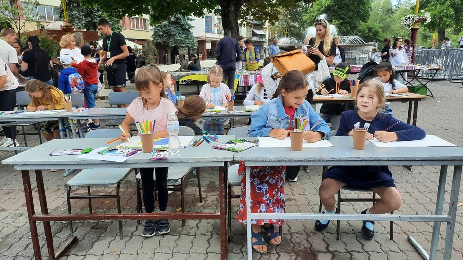 Збирали гроші для ЗСУ. В Івано-Франківську відбувся благодійний ярмарок "Save Ukraine"