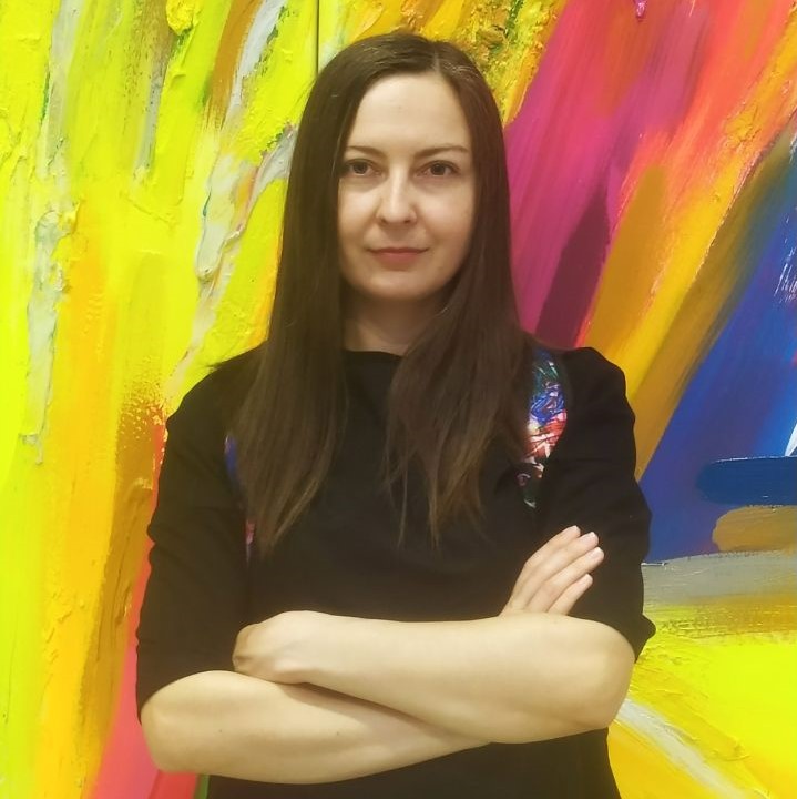 Олена Парай